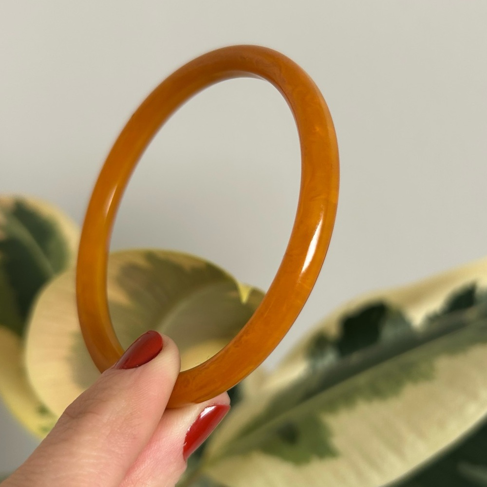 Mottled Butterscotch Bakelite Bangle - image 3
